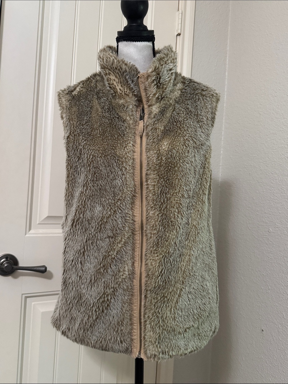 & Other Stories Neutral Taupe Faux-Fur Zip Vest